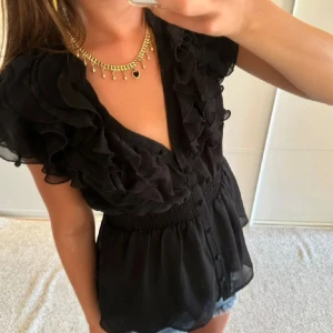 Volang blus/topp  - Jätte söt volangblus från hm