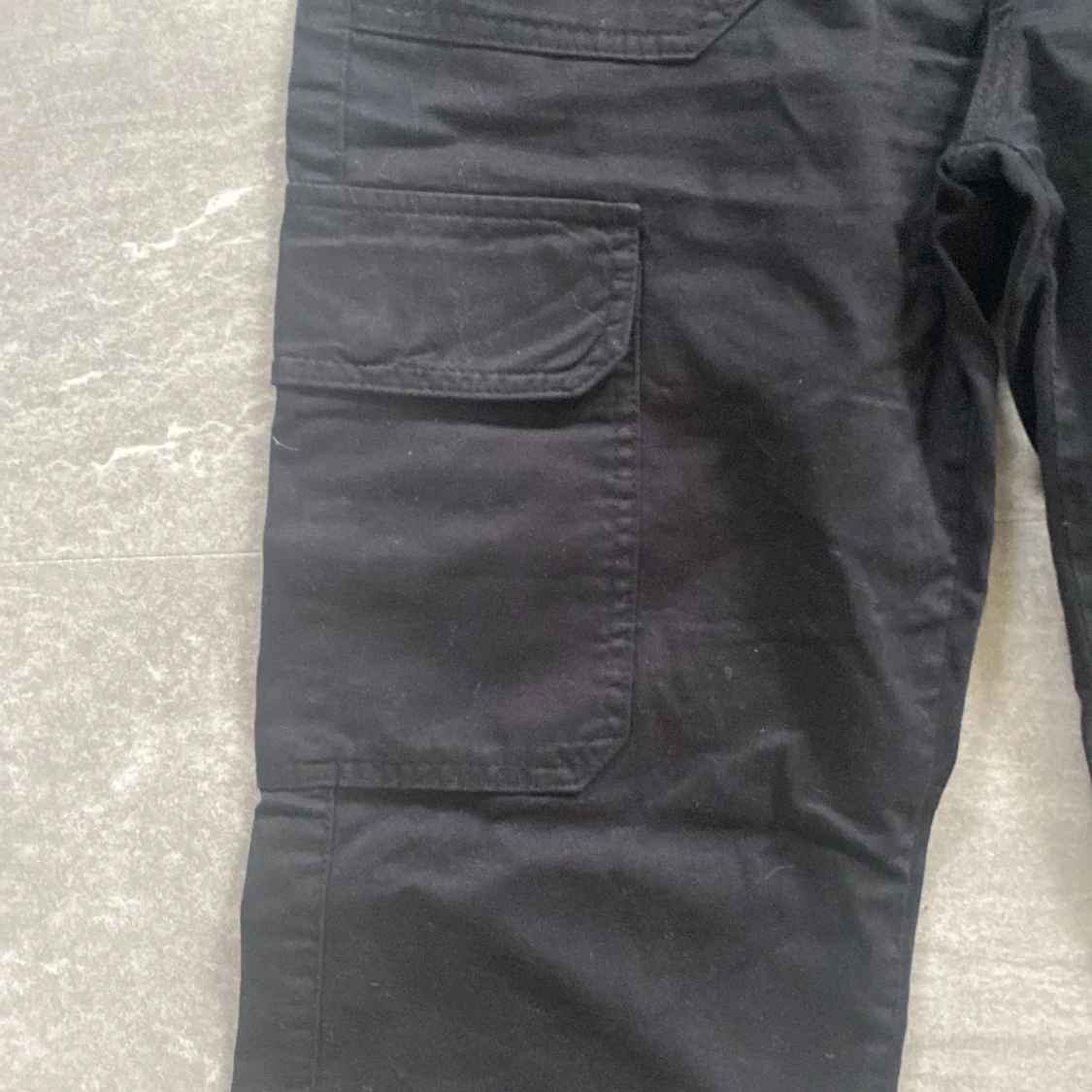 Svarta byxor  - 90