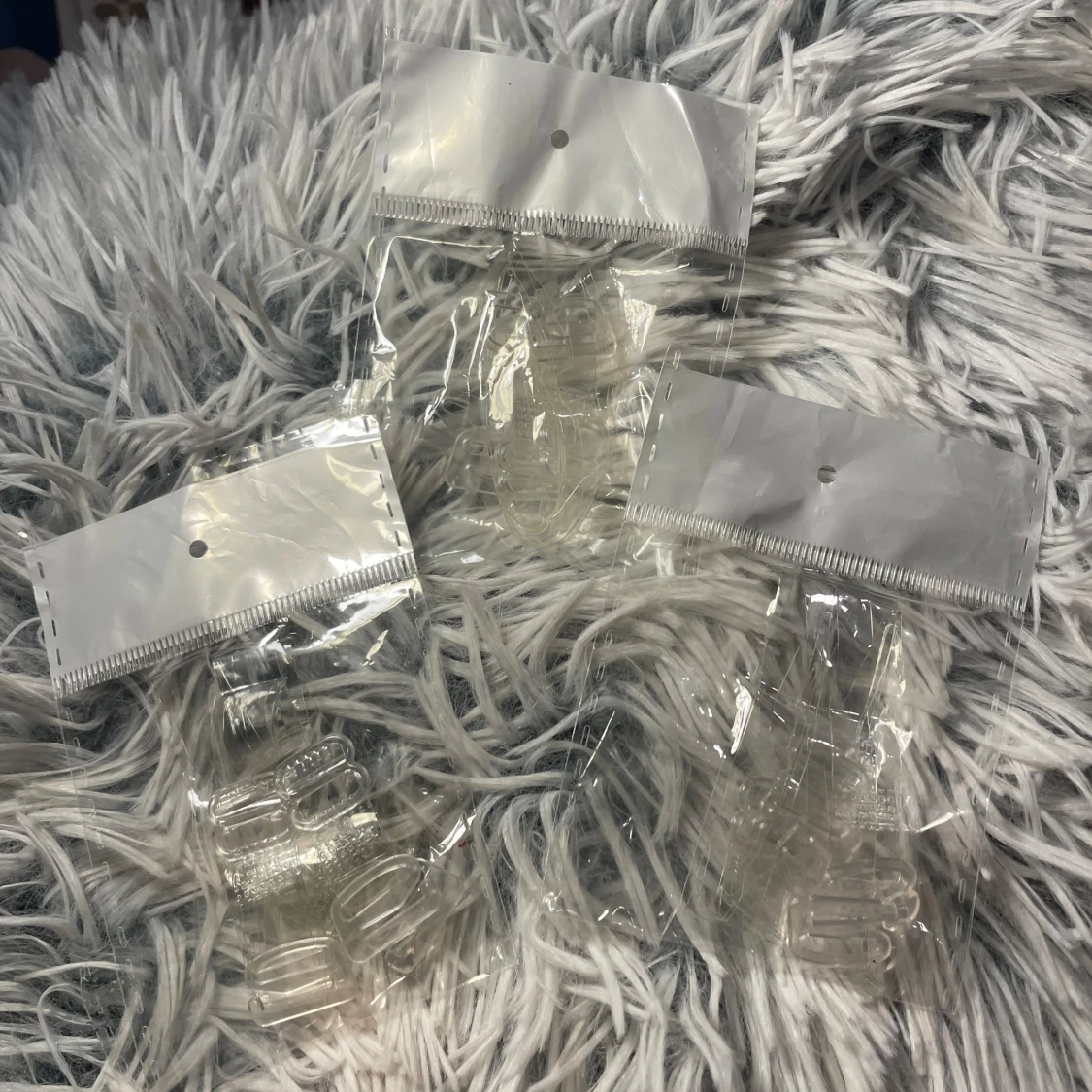 Tre förp. genomskinliga axelband :)