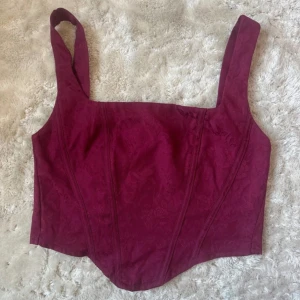 Vinröd korsett Cider - Aldrig använd, mer en XS än XXS. Något stor i storleken. 