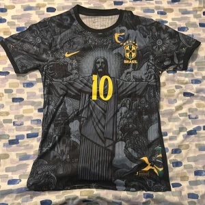 Brasilien fotbollströja jesus statyn  - Oanvänd, säljer för den passar inte mig, jätte bra kvalitet