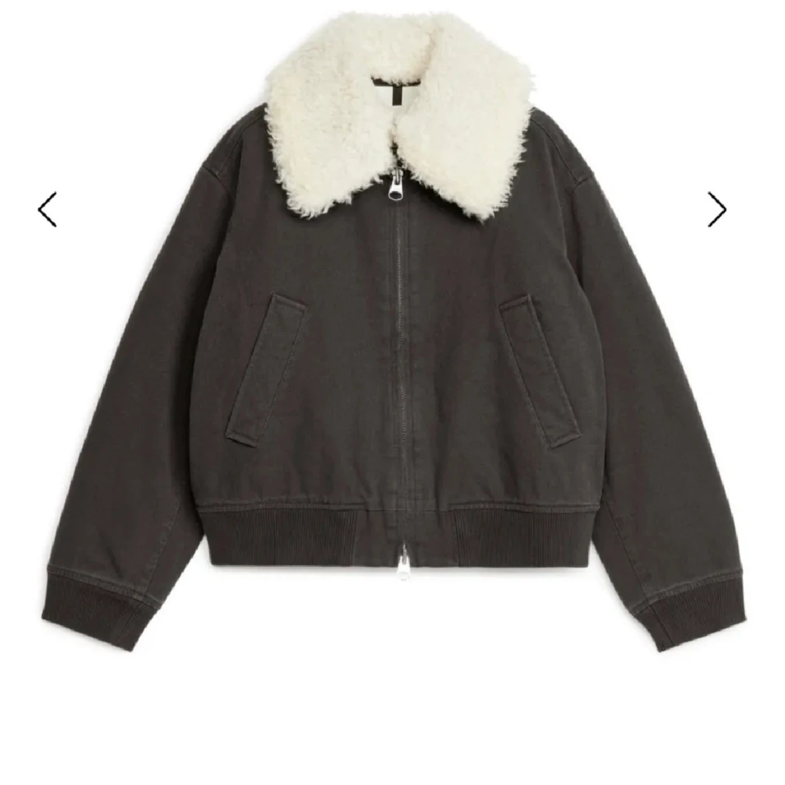 Svart bomberjacka med fuskpäls - 45