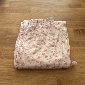 Pyjamasbyxor Vero Moda - Pyjamasbyxor från Vero Moda, endast testade. Storlek S