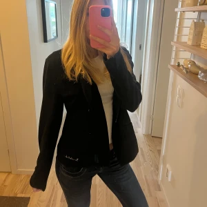 Bondelid kofta - Assnygg kofta från bondelid, storlek L men passar mig som vanligtvis har S. 💗 perfekt till hösten!