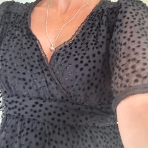 Ursnygg kort Betsey Johnson klänning  - Strl 36-38, använd ett fåtal gånger, mycket gott skick! 