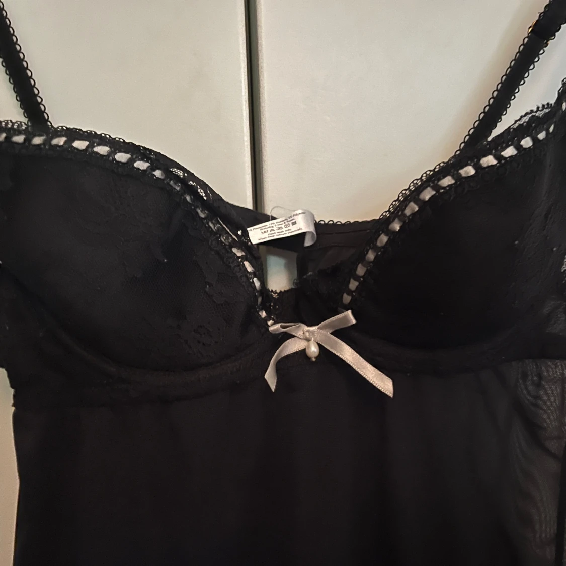 Gulligt linne i mesh/ spets - 91