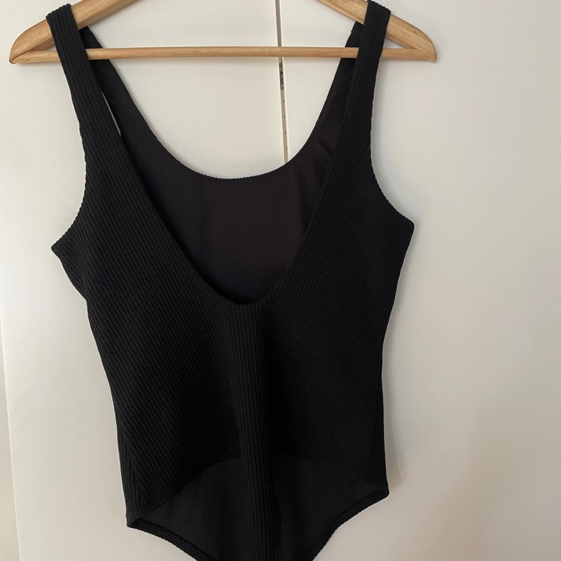 Svart body öppen rygg - 90