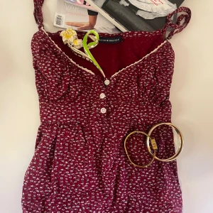 brandy topp🌷 - Brandy Melville röd topp🌸🌹 