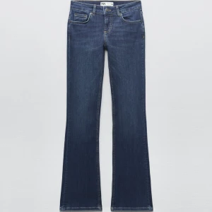 Bootcut jeans - Bootcut jeans från Zara i storlek 34, skriv privat för fler bilder 🥰