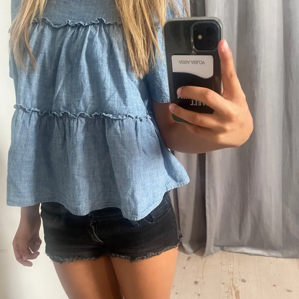 Volang tröja fårn zalando. Är i storlek xl men är liten i storleken så passar mig som har s/m. Puserot.
