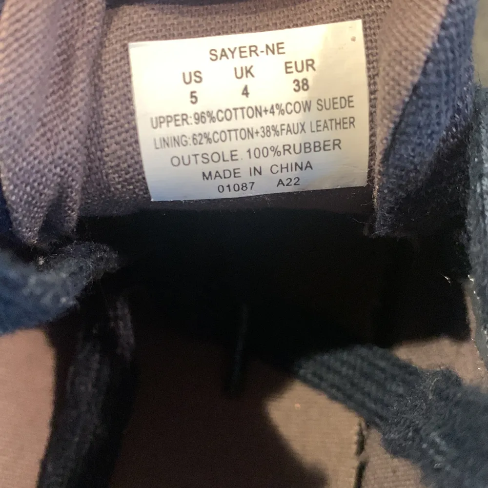 Ralph Lauren skor, nypris 1100kr mitt pris 399kr. Sicket är 9/10. Hör av dig ifall du är intresserad. . Skor.