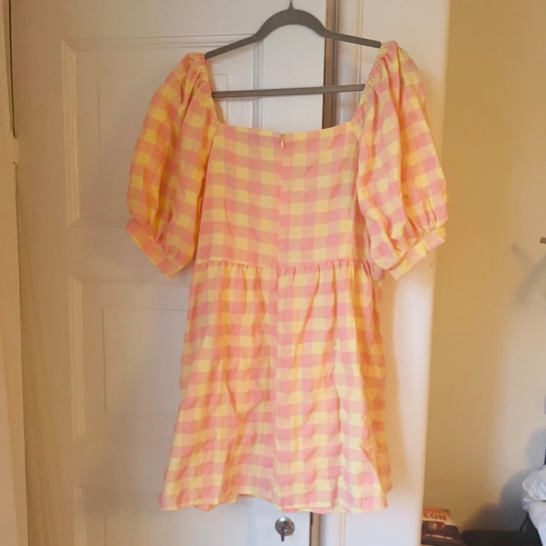 Rutig rosa och gul sommarklänning - 91