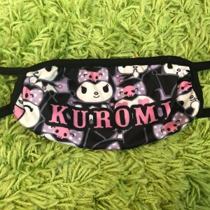 Kuromi munskydd  - Ett jätte fint kuromi munskydd köpt på kawaii för 150kr🫶🏻kontakta gärna innan köp:)