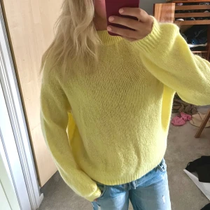 Tröja mohair - Gul stickad mohair tröja, frakt tillkommer 