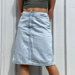 Vintage jeanskjol  - Vintage jeanskjol. Strl XS. Fint skick! 