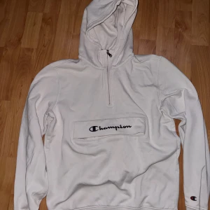 Champion hoodie - Skön hoodie som går upp över halsen, storlek xs