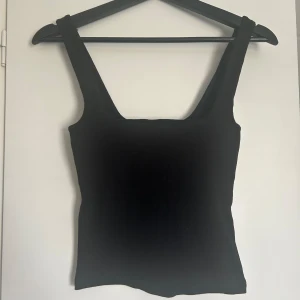 Linne - Säljer detta linne från Zara. Aldrig använt. Kom privat för frågor och intresse.💞