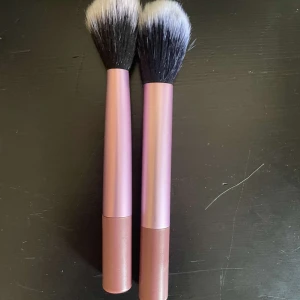 Smink  - Helt oanvända borsta har ingen användning till dom ❤️