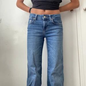 Jeans 90’s Boot, Lager 157 - Mörkblåa jeans från lager 157. Nästintill nyskick utan defekter pågrund av för korta. Längden passar för ungefär 160cm eller kortare. Priset är diskuterbart💕 Köparen står för frakten.