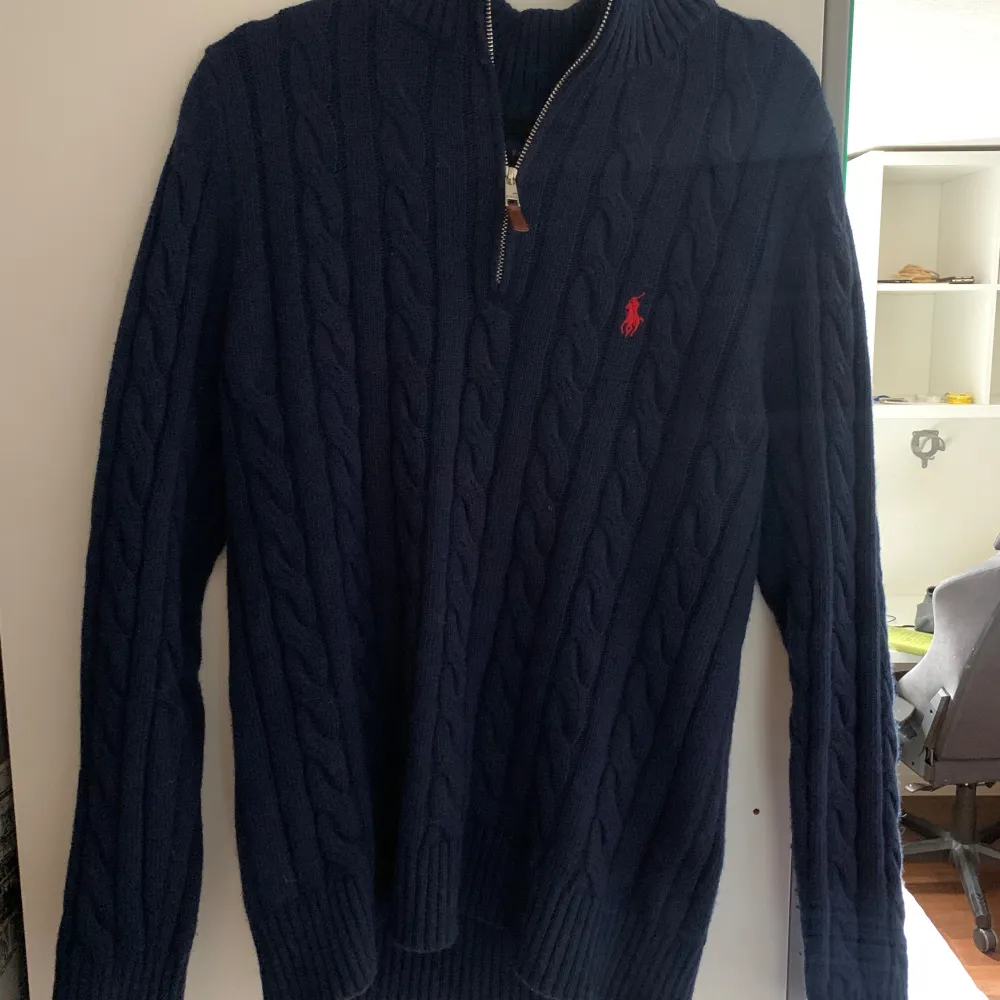 Sjukt snygg kabelstickad Ralph Lauren halfzip i bra skick. Tröjor & Koftor.