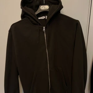 Weekday zip hoodie - Använd 1 gång, mycket bra skick! i storlek M 