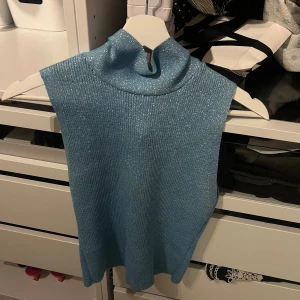 Topp mango - En fin populär blå topp från mango!  