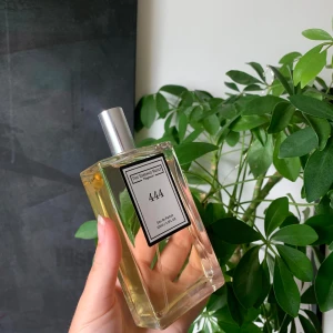 Parfym - The essence valute parfym inspirerad av lost cherry. Även denna va en blind buy o kommer ej till användning. Den är knappt använd