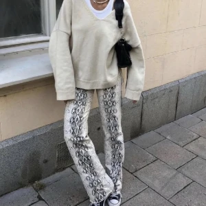 Ormjeans Zara - Från zara i ormmönster, storlek 36💖