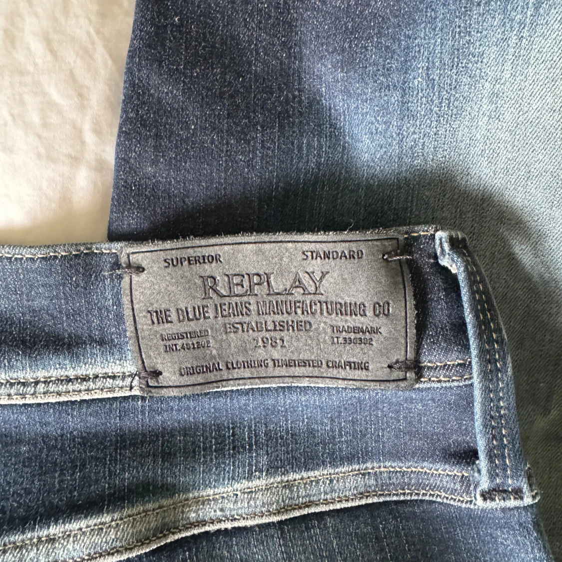 Mörkblåa replay anbass - 91