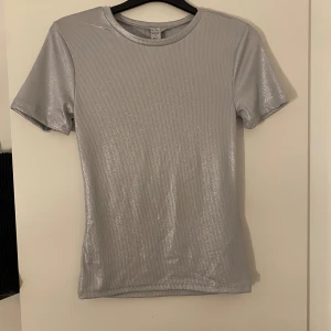 T-shirt - Super söt t-shirt som är helt oanvänd 