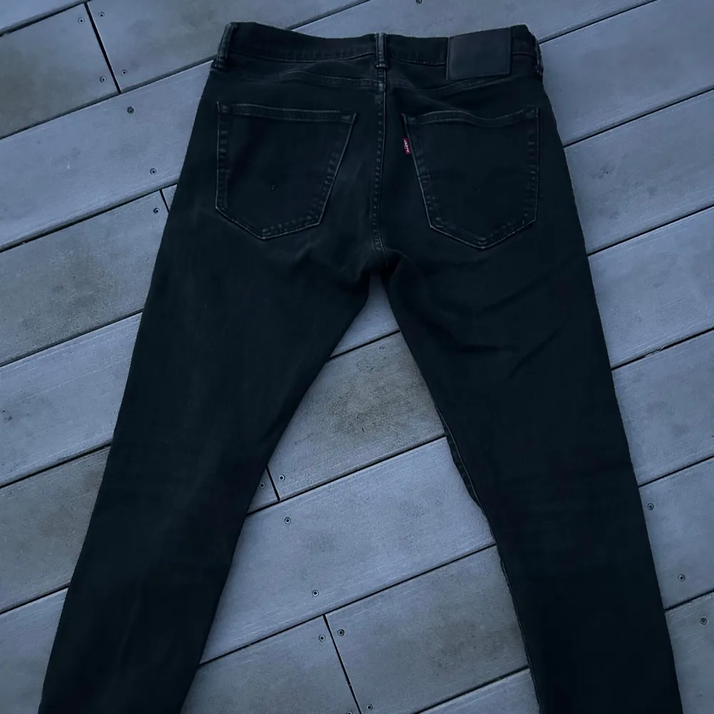 Ett par Levis jeans i toppskick!! För ett bra pris för bara 375kr!! . Jeans & Byxor.