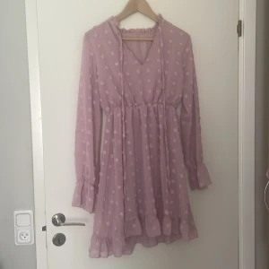 Rosa klänning  - Säljer nu min rosa klänning från SHEIN. Använd 2-3 gånger. Säljer för 95. 