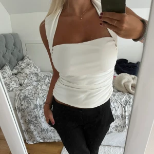 Zara festtopp - Så snygg vit festtopp från zara 