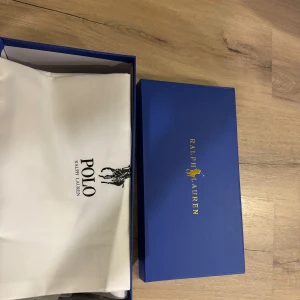 Hej! Jag säljer mina ralph lauren skor som är helt nya och riktigt feta skriv gärna för mer info - Riktig bra kvalitet 