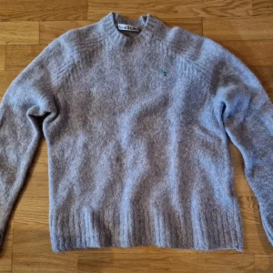 Acne Studios tröja - Lite liten i storleken