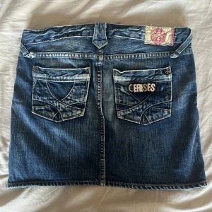 Vintage jeanskjol  - Bra skick, starkt material, bekväm