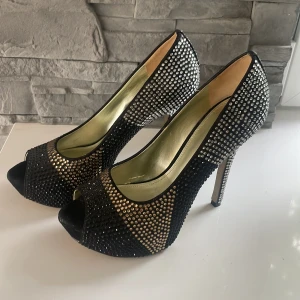 Enzo Angiolini - Högklackade skor i nyskick 