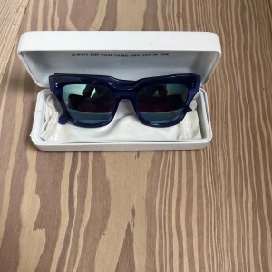 Chimi glasögon - Säljer mina solglasögon från chimi som jag nästan aldrig har använt i modellen 005💕