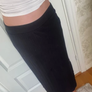 Lågmidjad långkjol - Storlek 158/164 men sitter som xs
