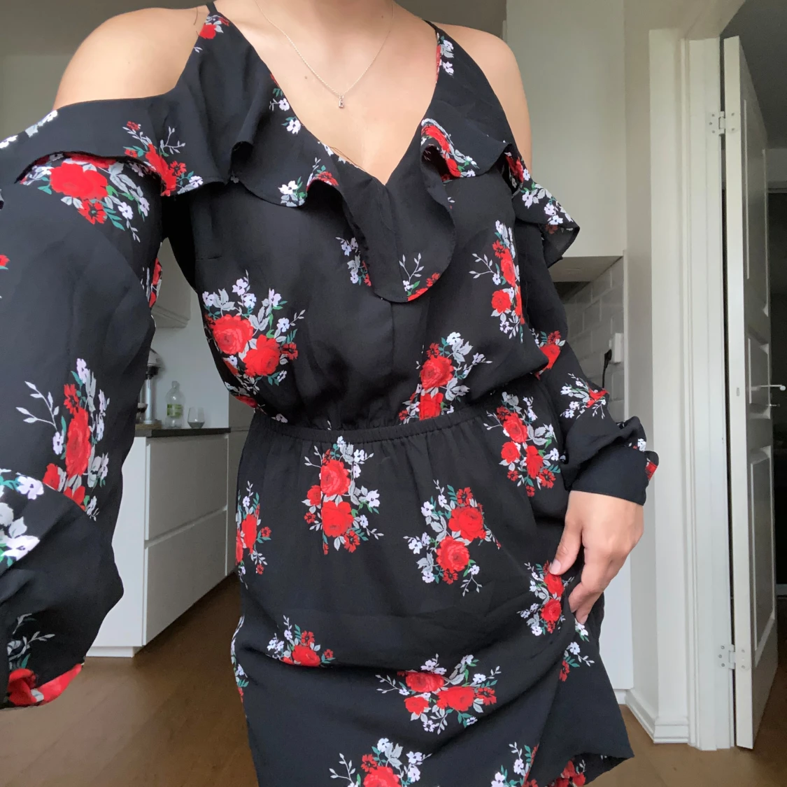 Blommig volangklänning