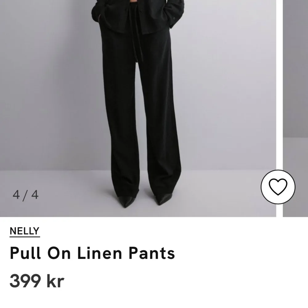 Svarta lågmidjade linnebyxor från Nelly i storlek XS. Oanvända. Jeans & Byxor.