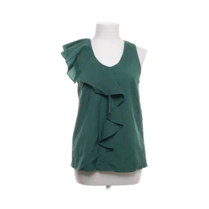 Grön topp - Fin mörkgrön topp med volang. Från h&m. Storlek 34, och passar s/xs