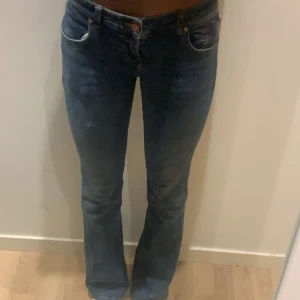 Ltb lågmidjade jeanse!! - Ltb lågmidjade jeanse. Modell - Roxy , storlek - 28/34. Säljer pågrund av de för stora. Köptes för 900 säljer för 480kr. Pris kan diskuteras köp helst inte via plick!!🎀