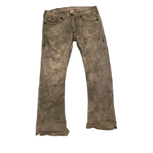 Trueys RARE - bror dom är användna av sif keef ong, storlek 40 baggy… skit sköna 🪦