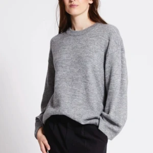 Stickad tröja  - Stickad tröja som ej används, hör av er vid funderingar💗