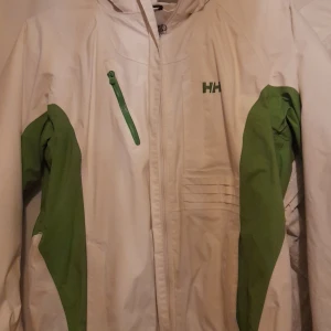 Helly hanson - Jacka i helly hanson stl small i fint skick 