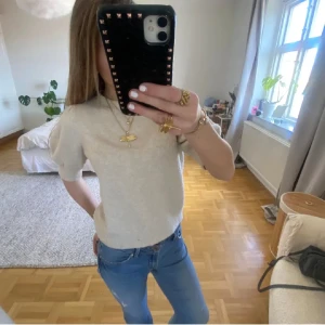 Stickad kortärmad tröja  - Lånade bilder💖kom privat för att se flera bilder på tröjan. Den är i storlek S 