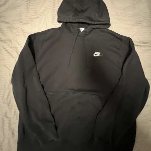 Nike  - Nike Hoddie, frågor besvaras i dm! 