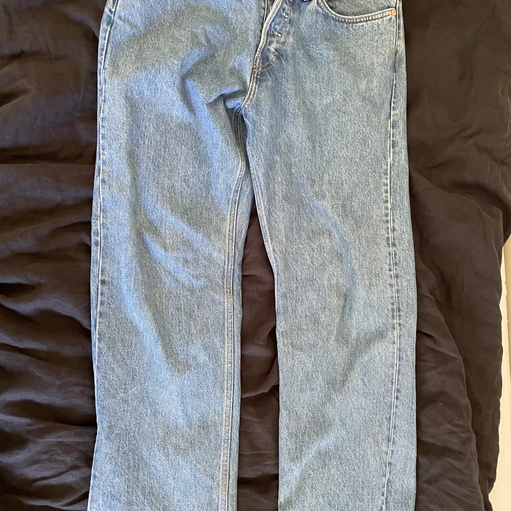 Passar till streatwear bäst men funkar till massor med olika kläder. 7/10 skick har inte använt dom mycket alls, storlek W29 L30. Jeans & Byxor.