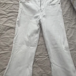 Jeans - Dr Denim bootcut jeans som är använd endast 1 gg.